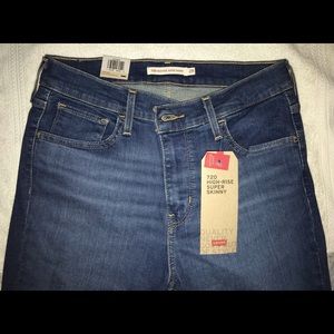 Levi's 720 High Rise Super Skinny Jeans Size 6 W28